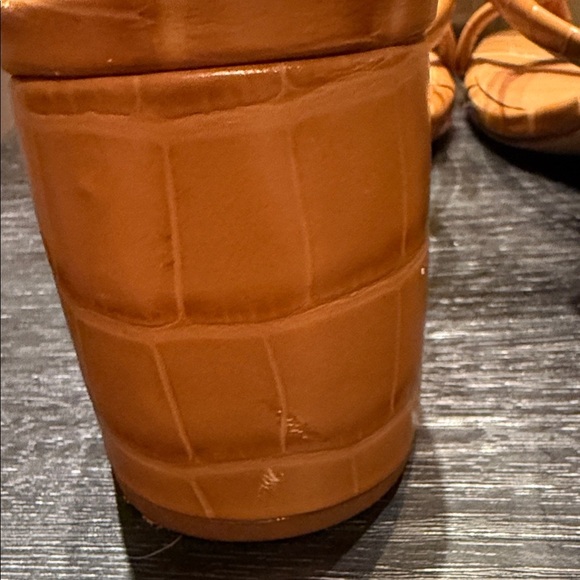 ANTONIO MELANI Croc-Embossed Tan Heels - Picture 9 of 11